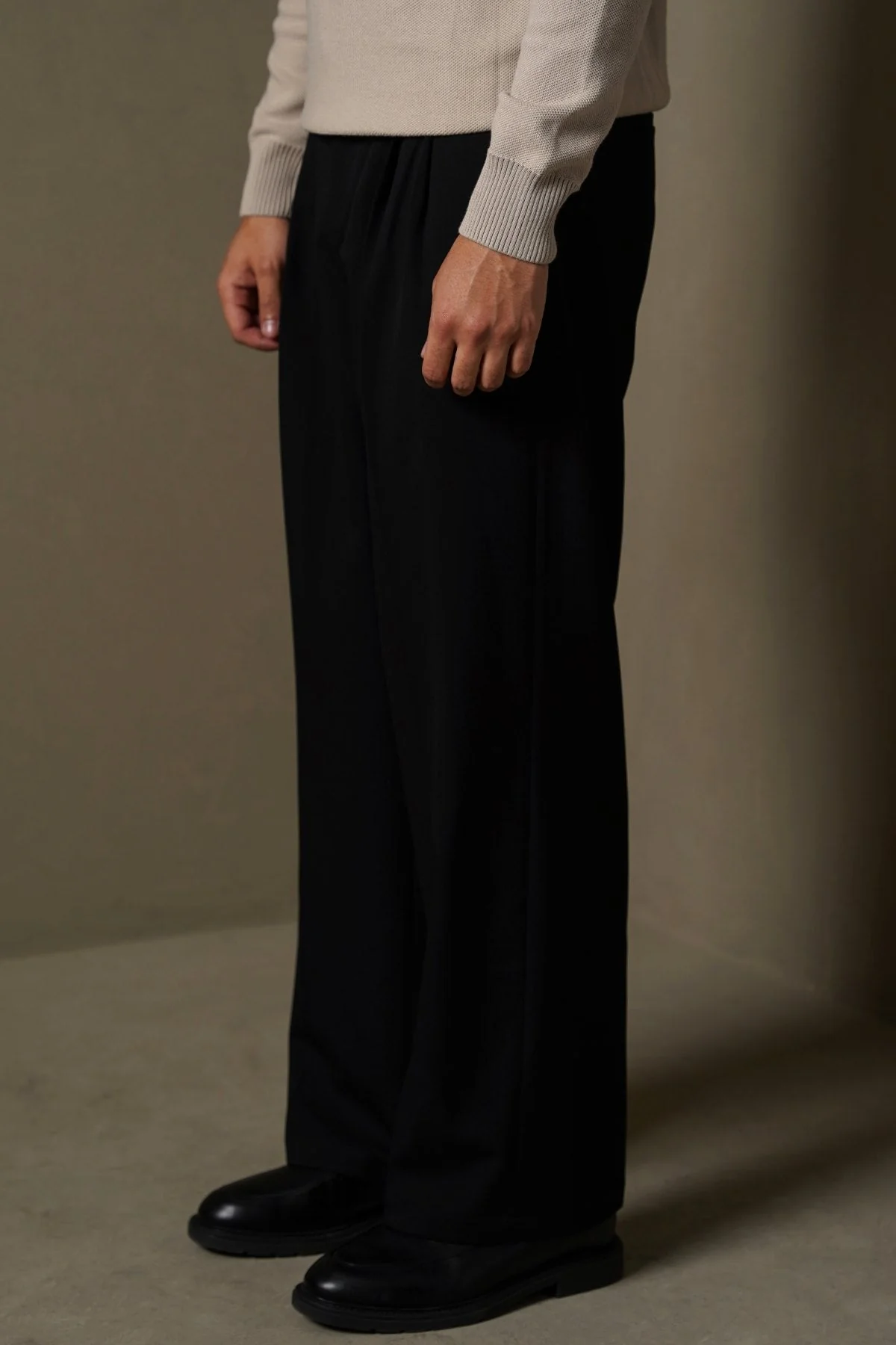 3D PLEATED PANTS - Image 2