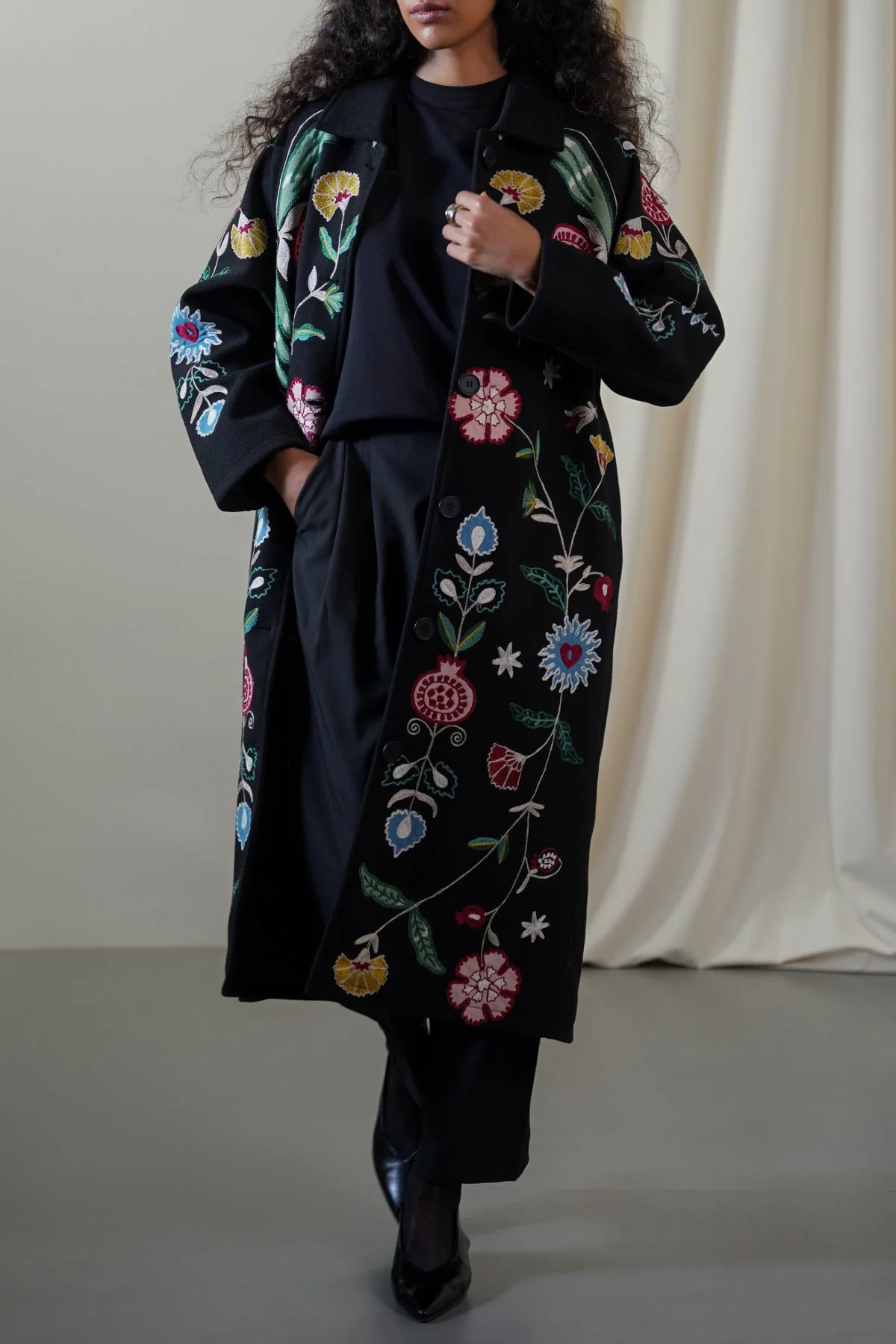 BOUTIQUE EMBROIDERED LONG COAT - Image 4
