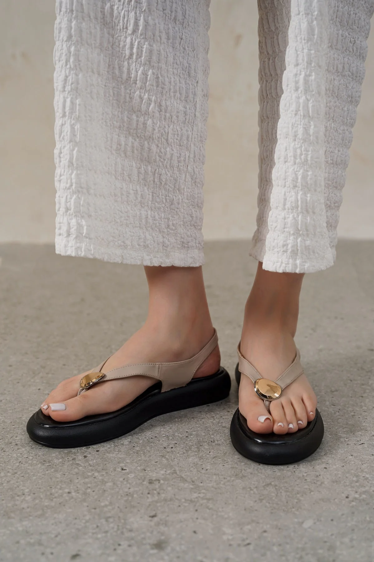 BUTTON FLIP SANDALS - Image 2