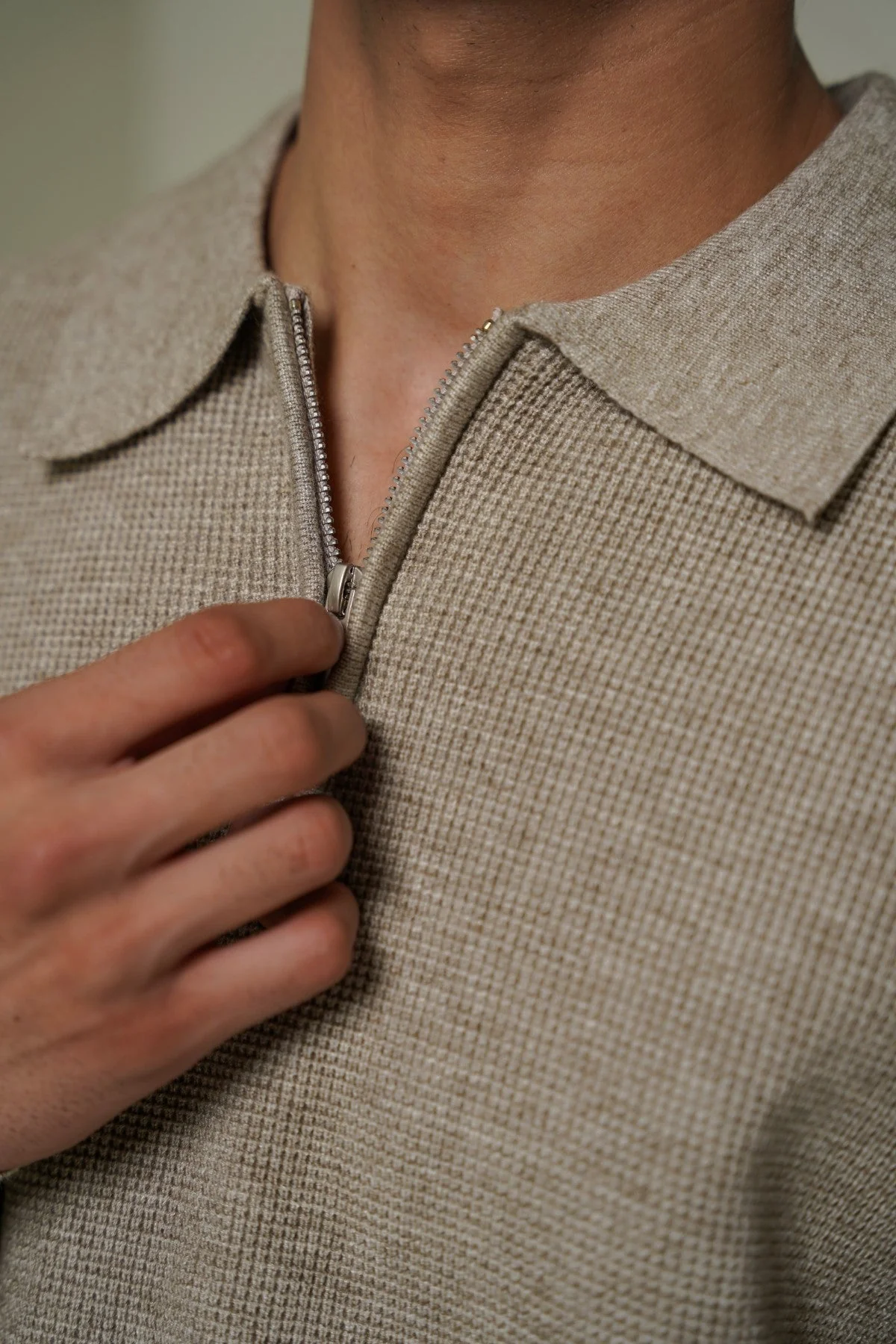 CLASSIC COLLAR SWEATER