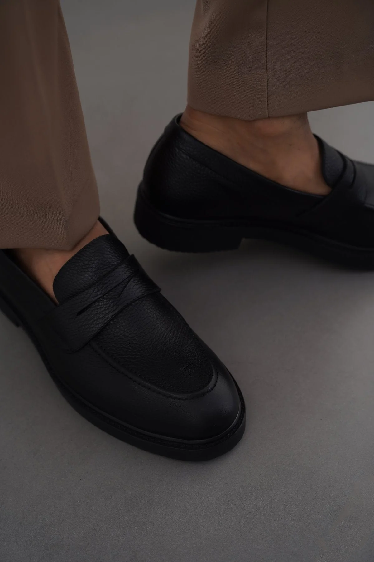 CLASSIC LEATHER LOAFERS - Image 2