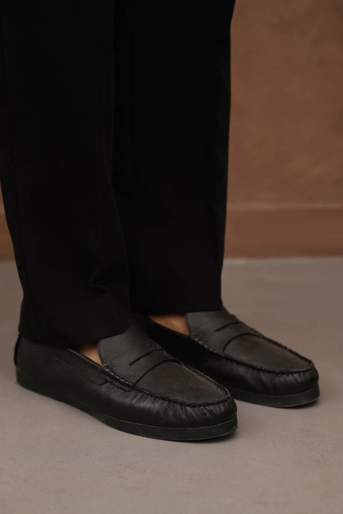 CLASSIC LEATHER LOAFERS - Image 2