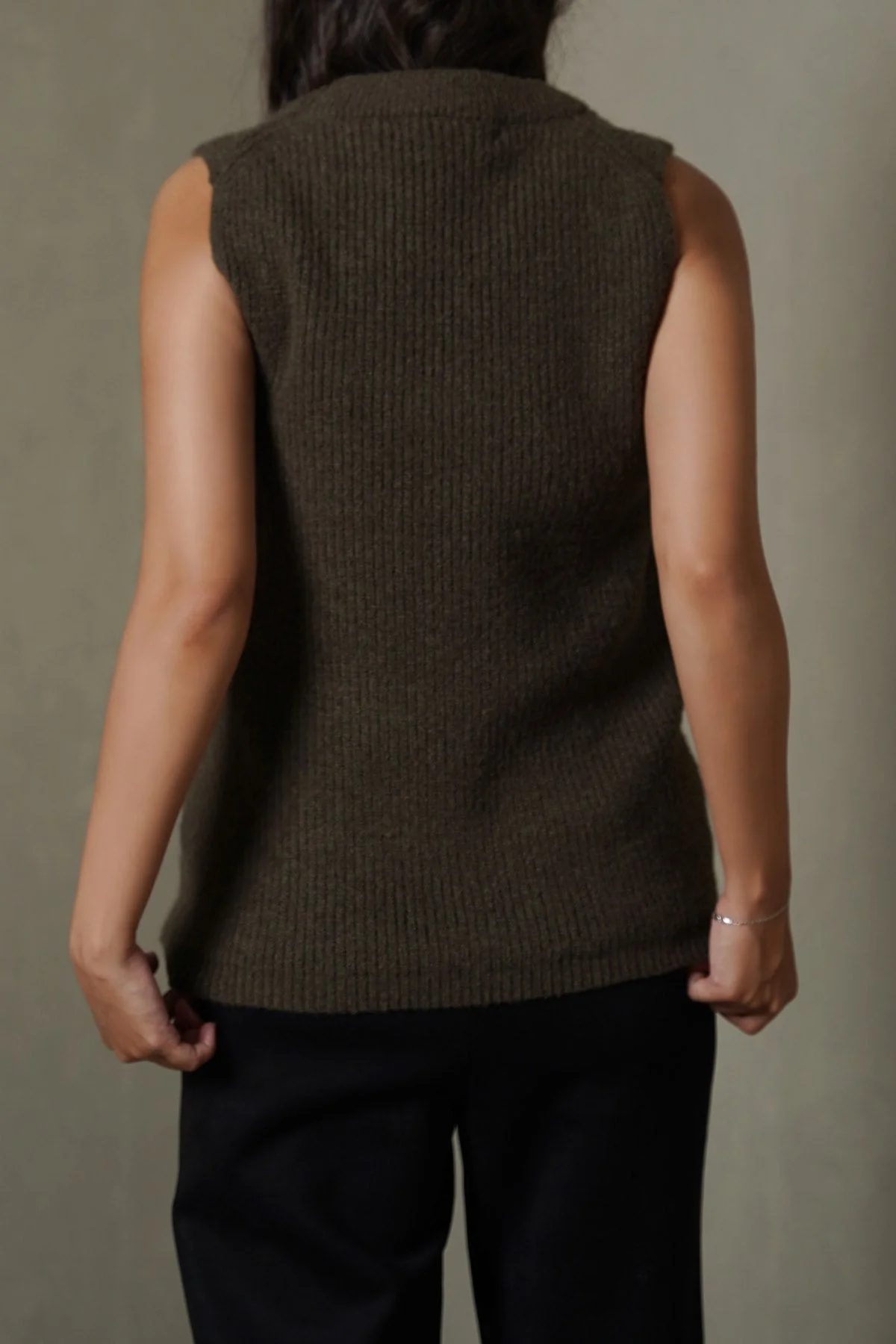 U-NECK SWEATER VEST - Image 3