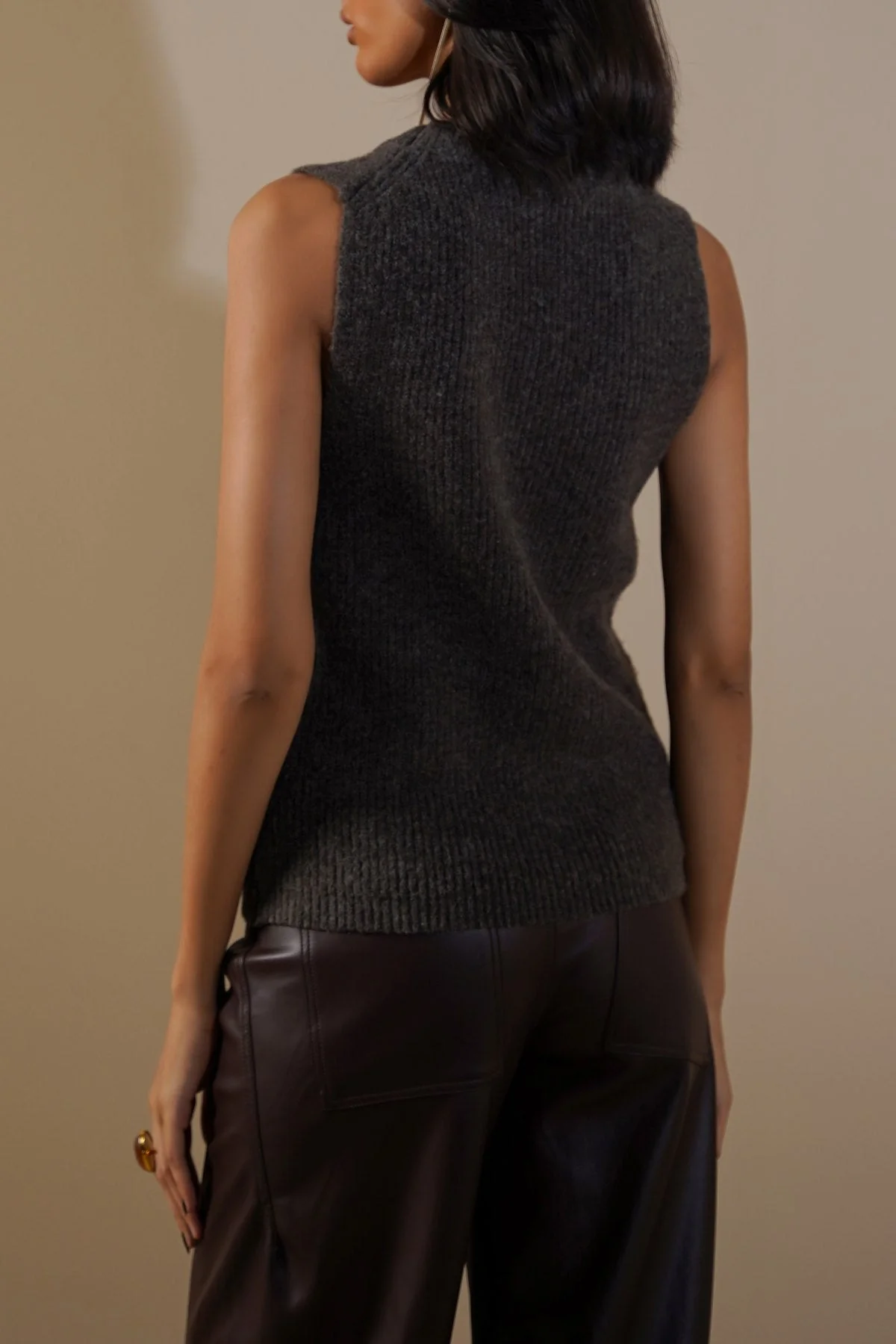 U-NECK SWEATER VEST - Image 4