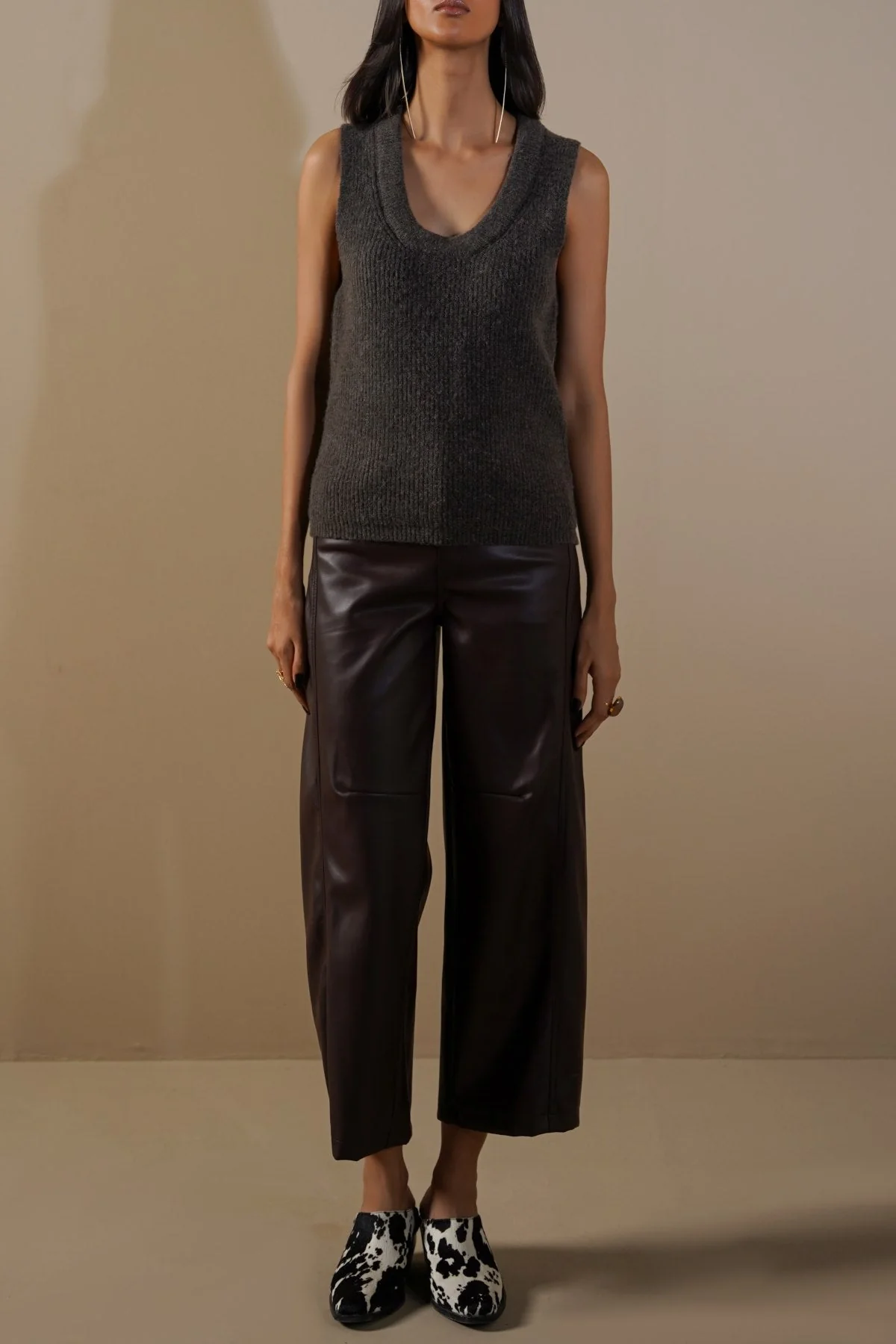 U-NECK SWEATER VEST - Image 5