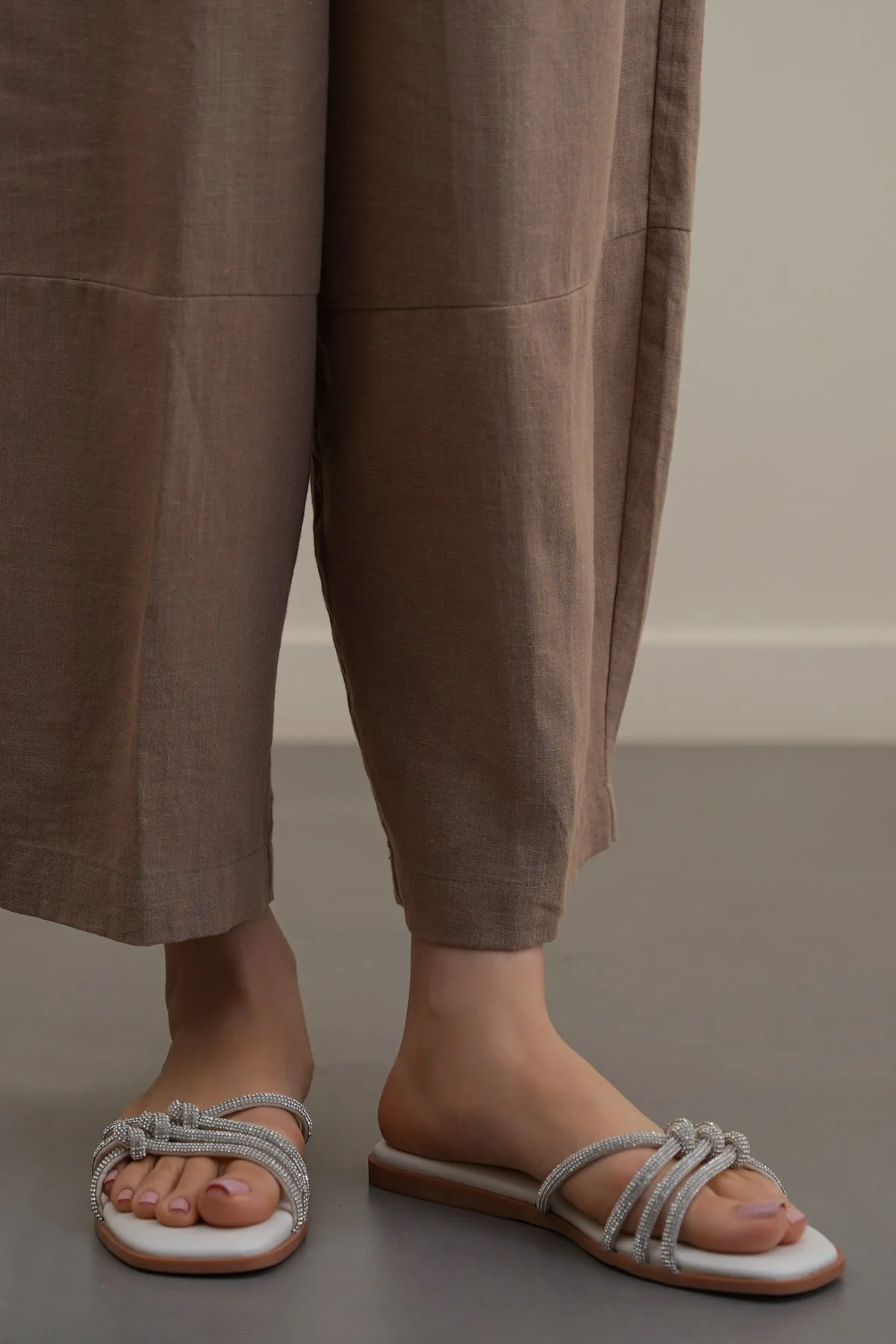CRYSTAL KNOT SLIDES - Image 2