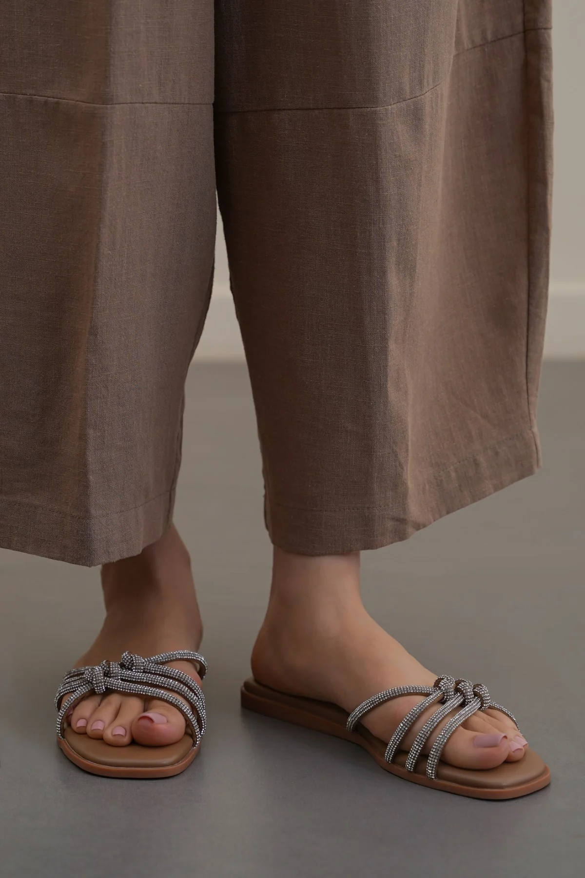 CRYSTAL KNOT SLIDES - Image 4