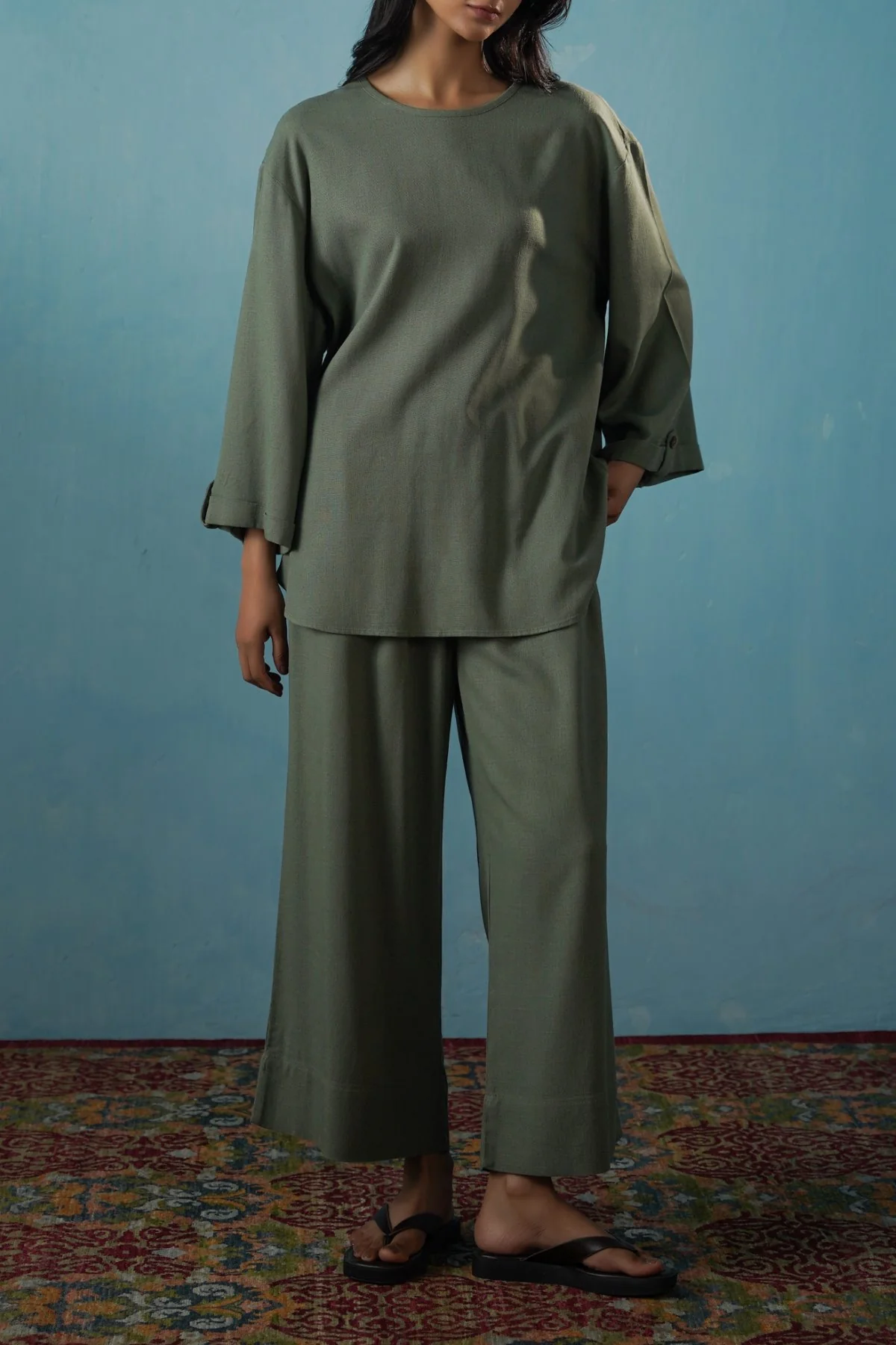 EVERYDAY BACK BUTTON BLOUSE
