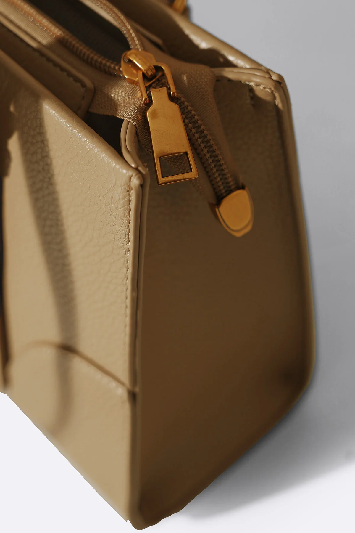 FORM AND FUNCTION SHOULDER BAG - Image 2
