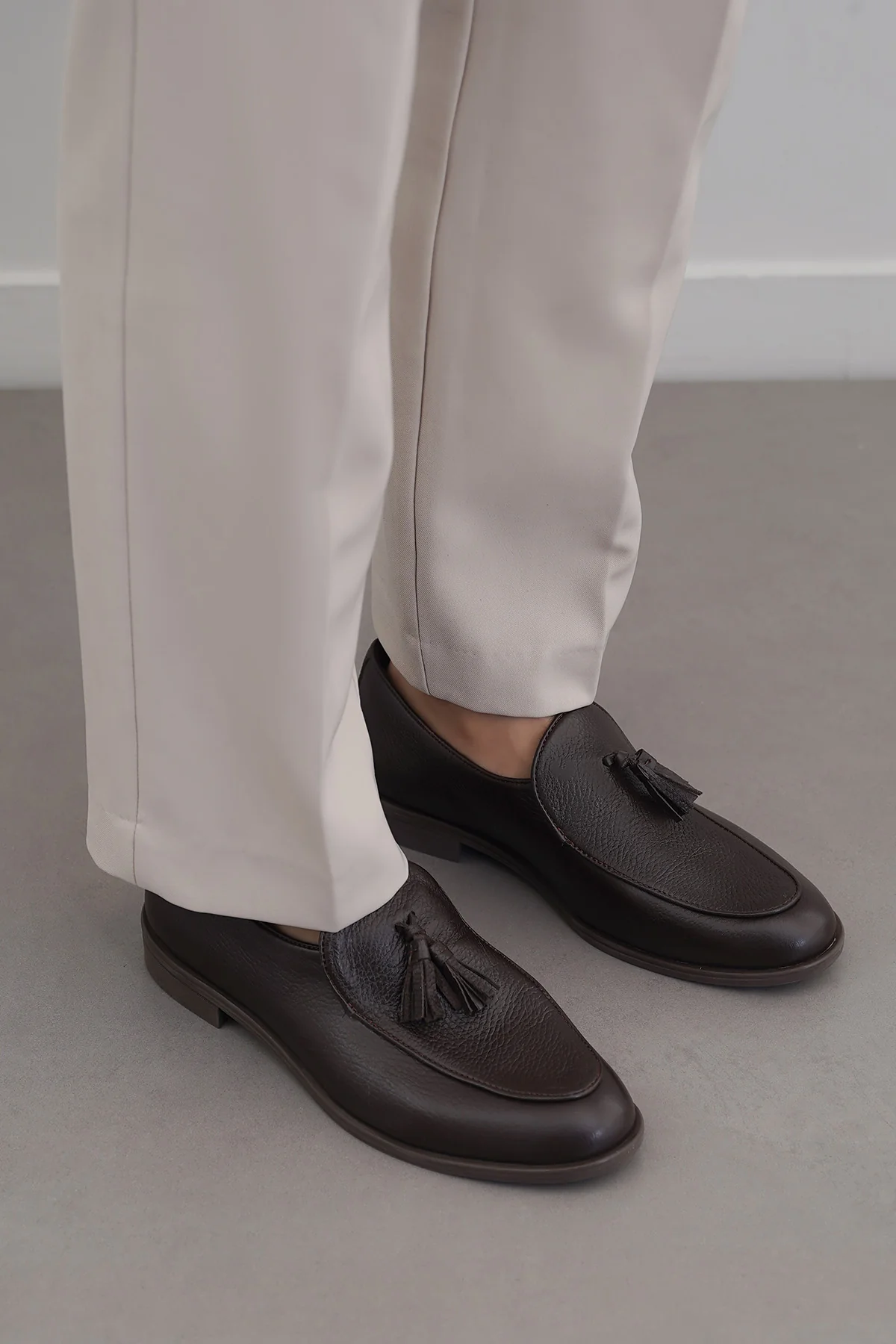 GRAINED LEATHER TASSEL LOAFERS - Image 2