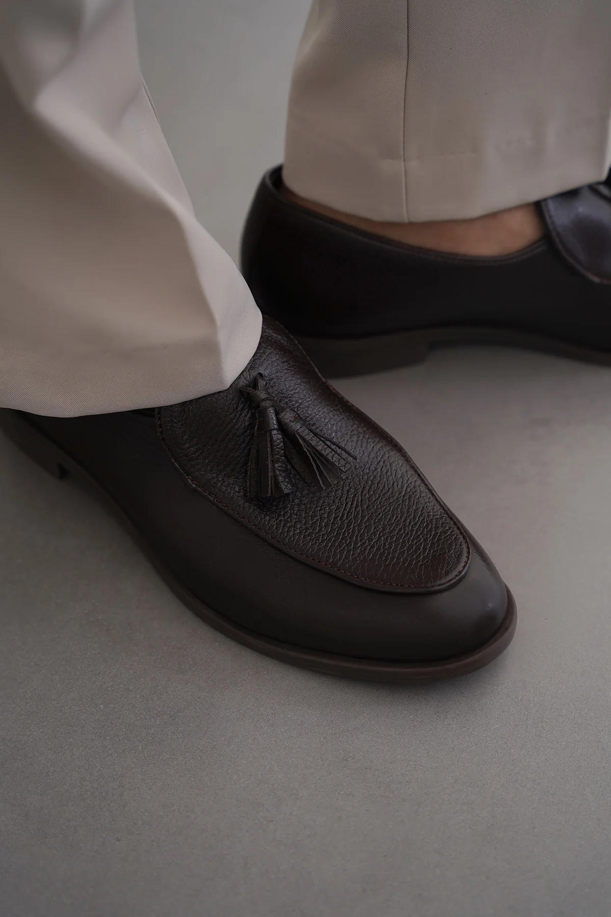GRAINED LEATHER TASSEL LOAFERS - Image 3