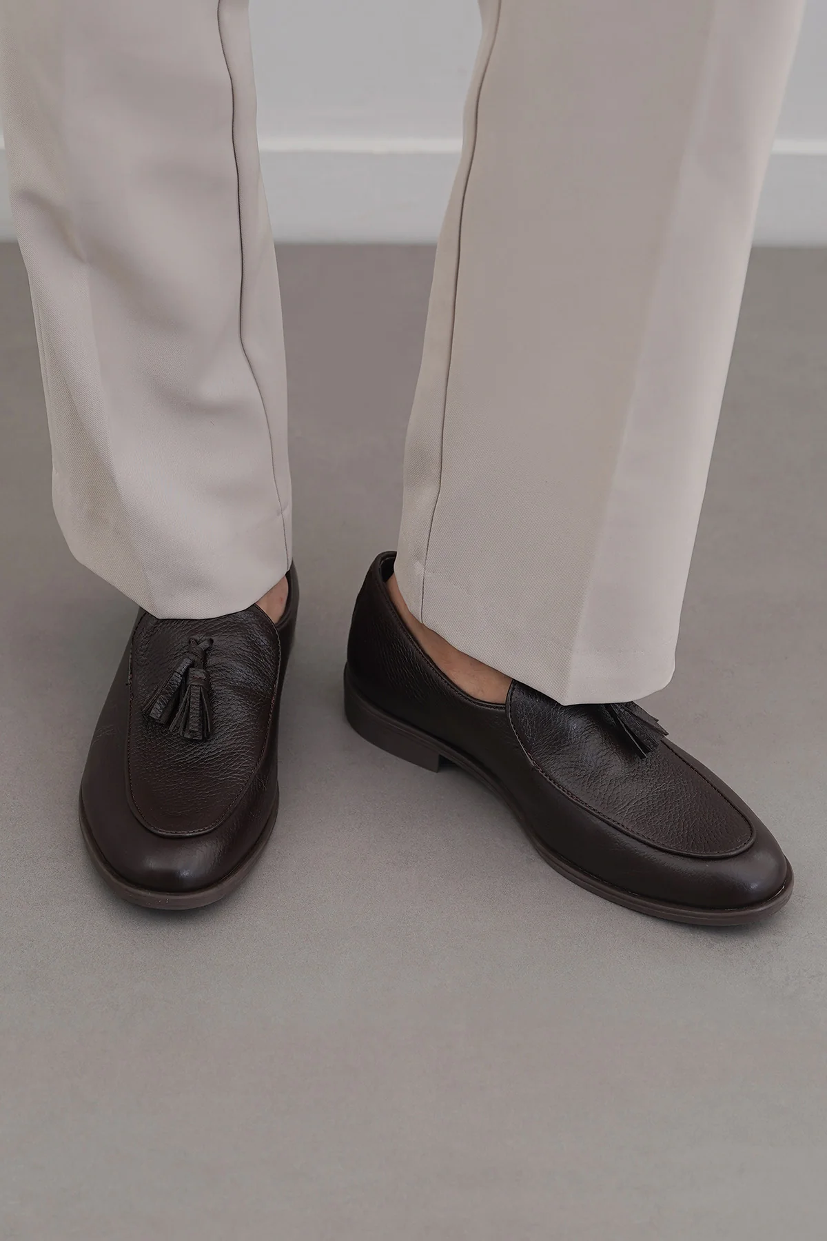 GRAINED LEATHER TASSEL LOAFERS - Image 7