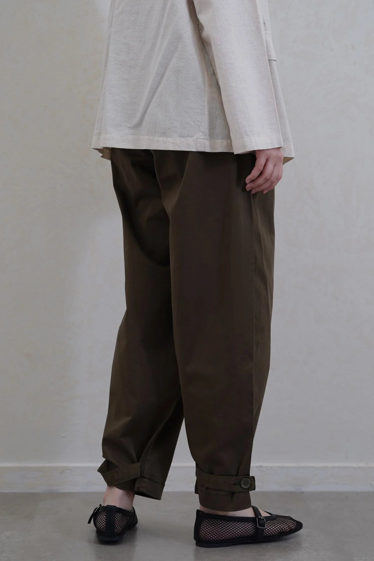 HIGH WAISTED MOM PANTS - Image 4