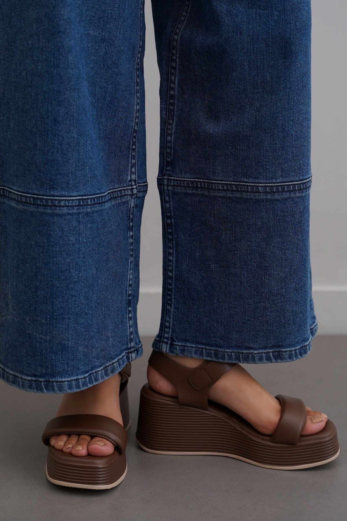 HOLIDAY MAMA SANDALS - Image 3