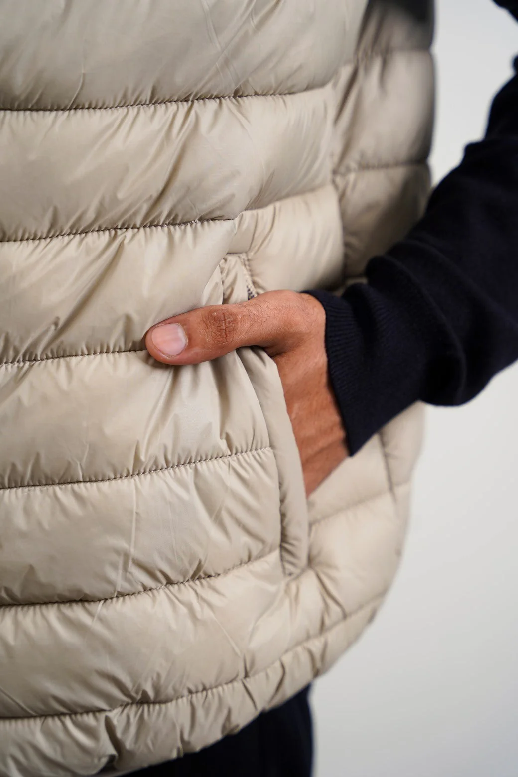 HOODED GILET - Image 4