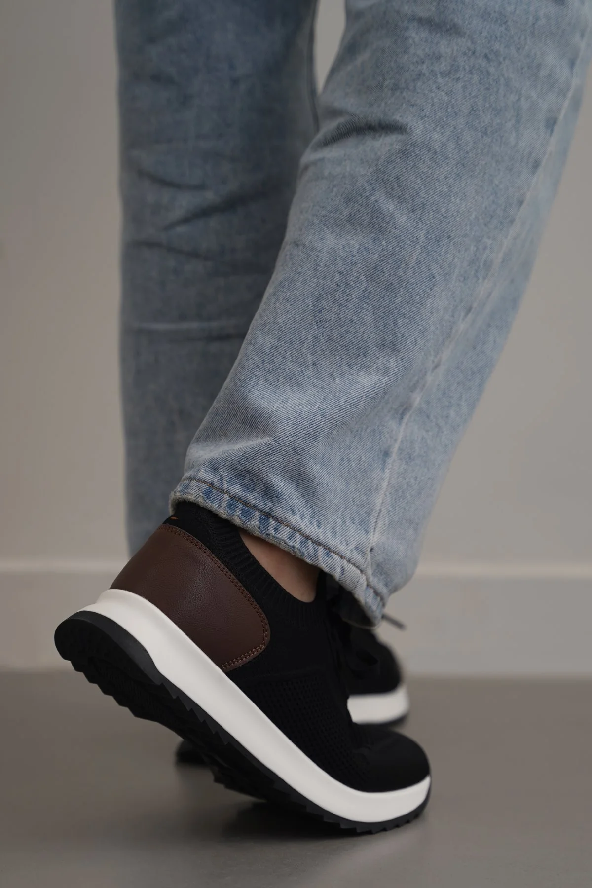 LACE-UP KNIT SNEAKERS - Image 4