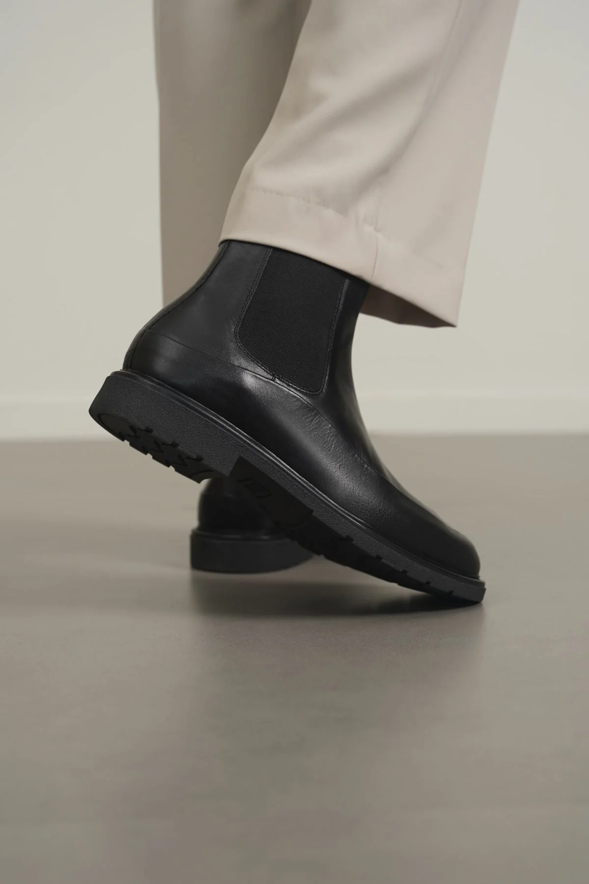 LEATHER CHELSEA BOOTS - Image 4
