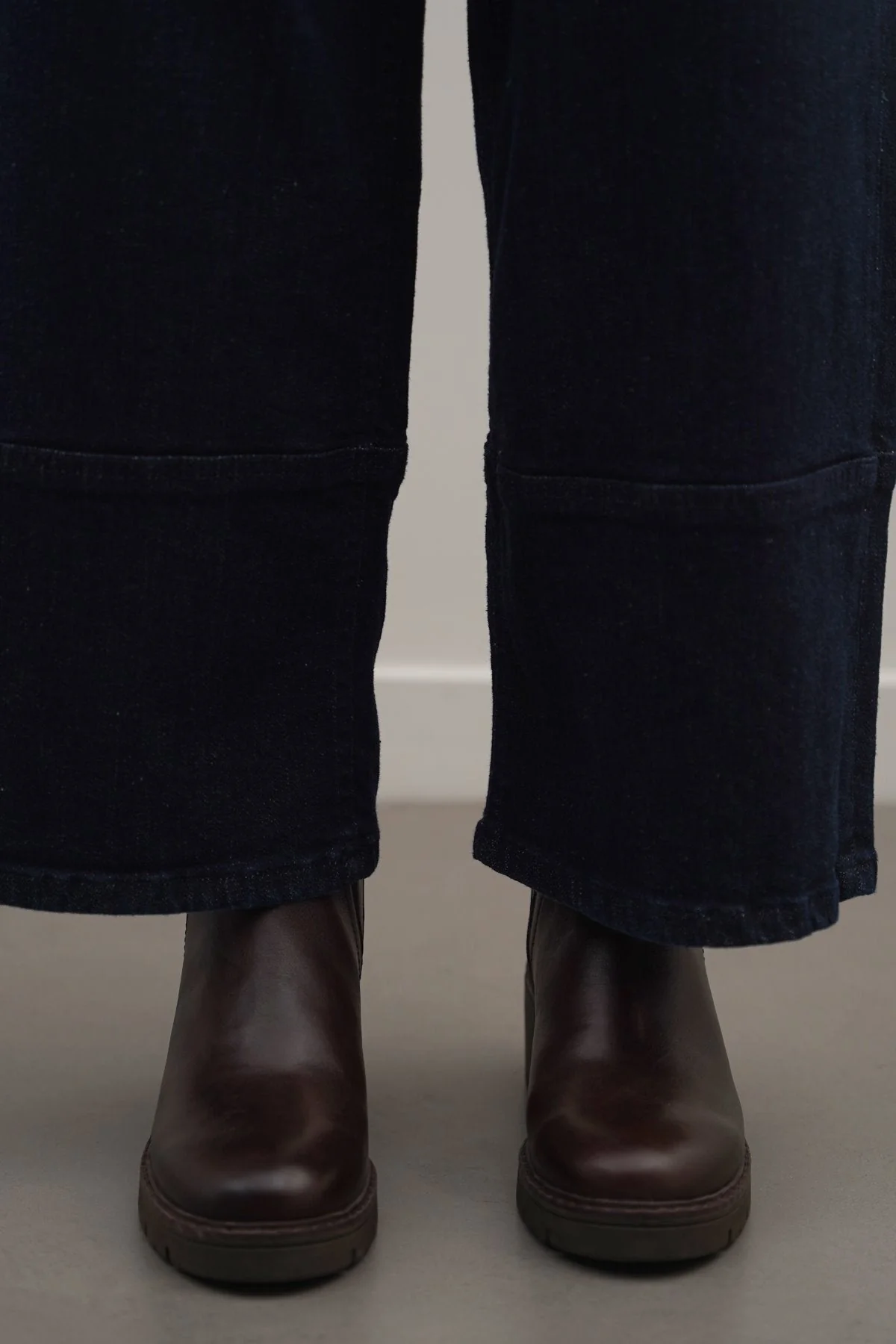 LEATHER CHELSEA BOOTS - Image 4