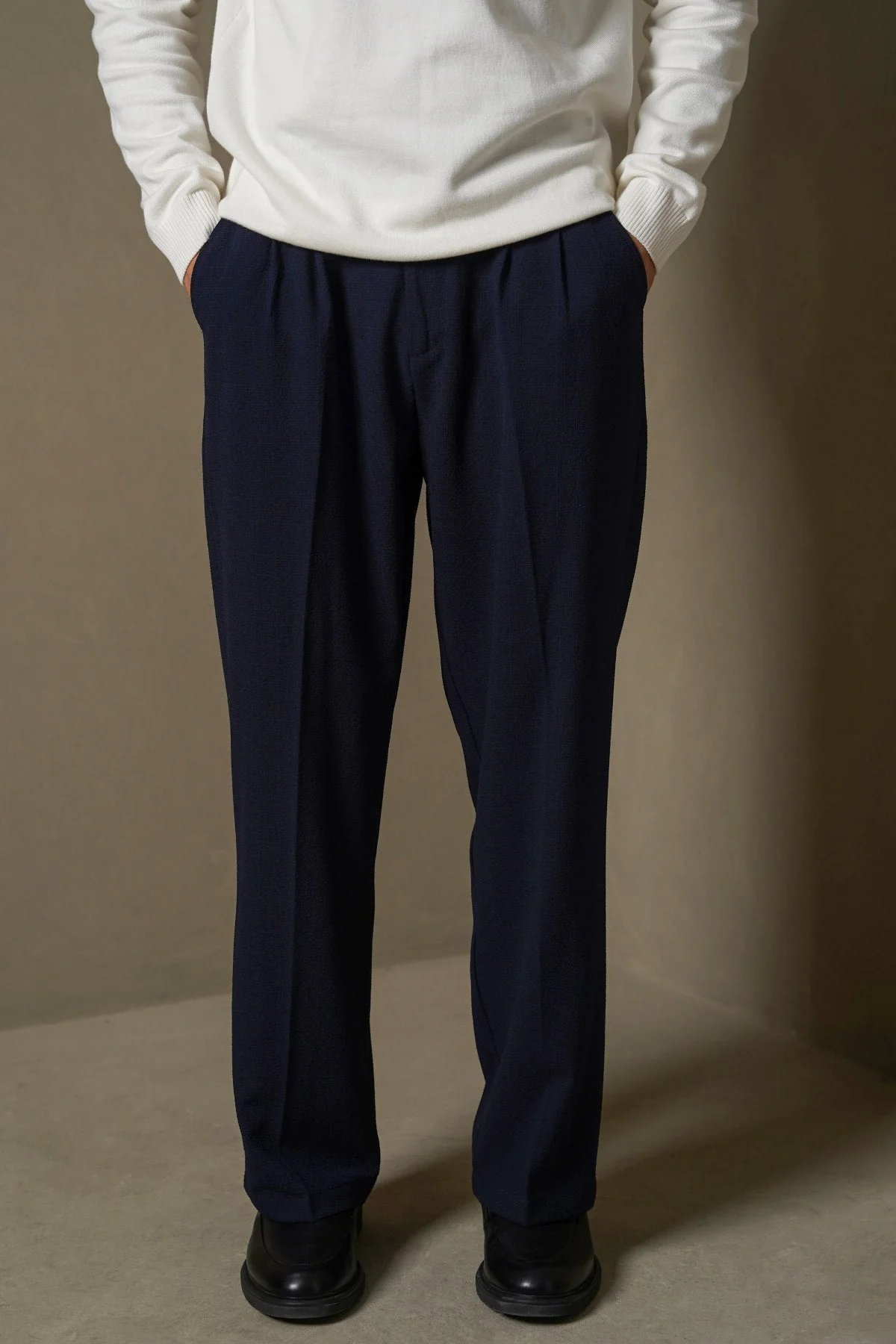 LOOSE TAILORED PANTS
