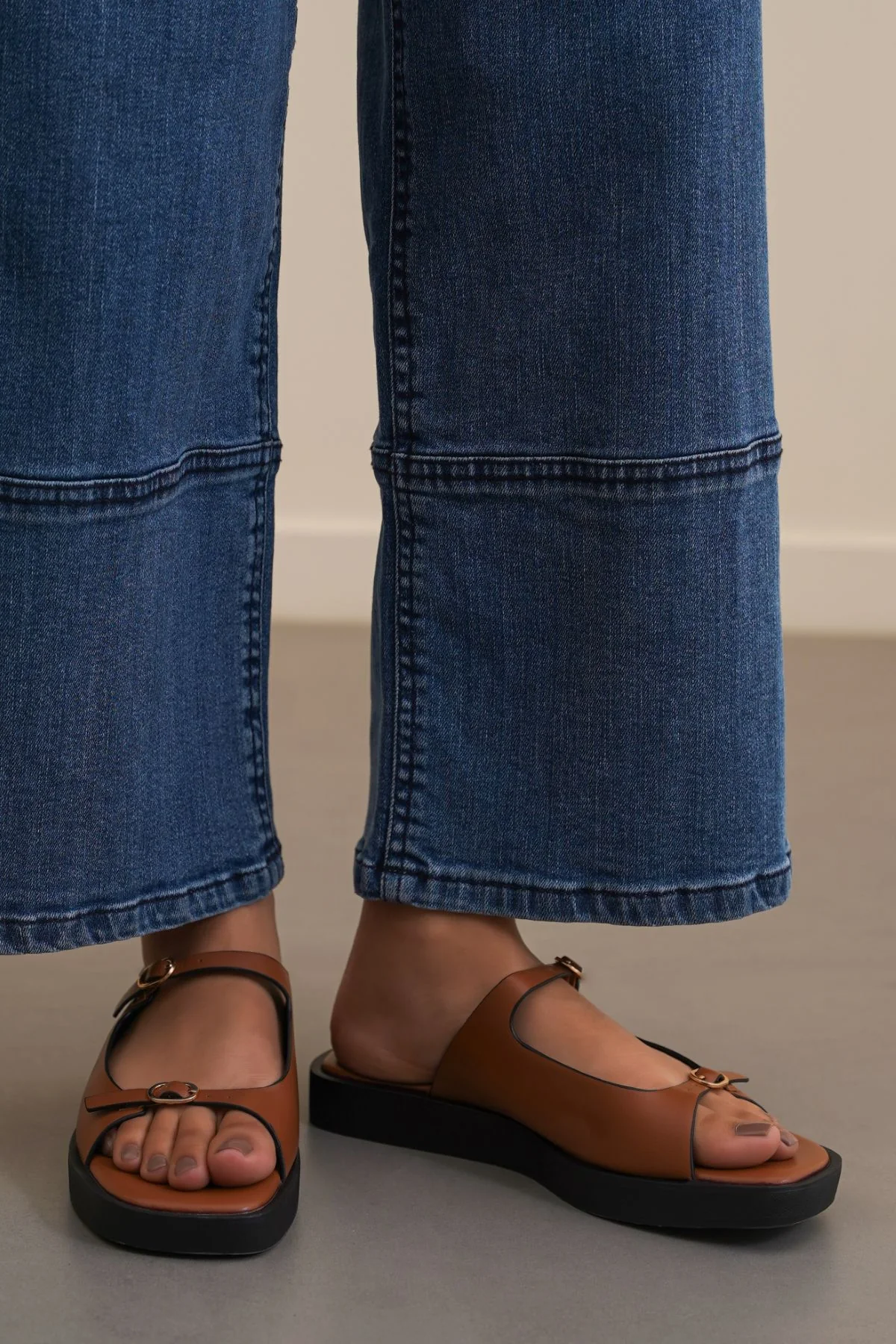 MODERN GREEK SLIPPERS - Image 3