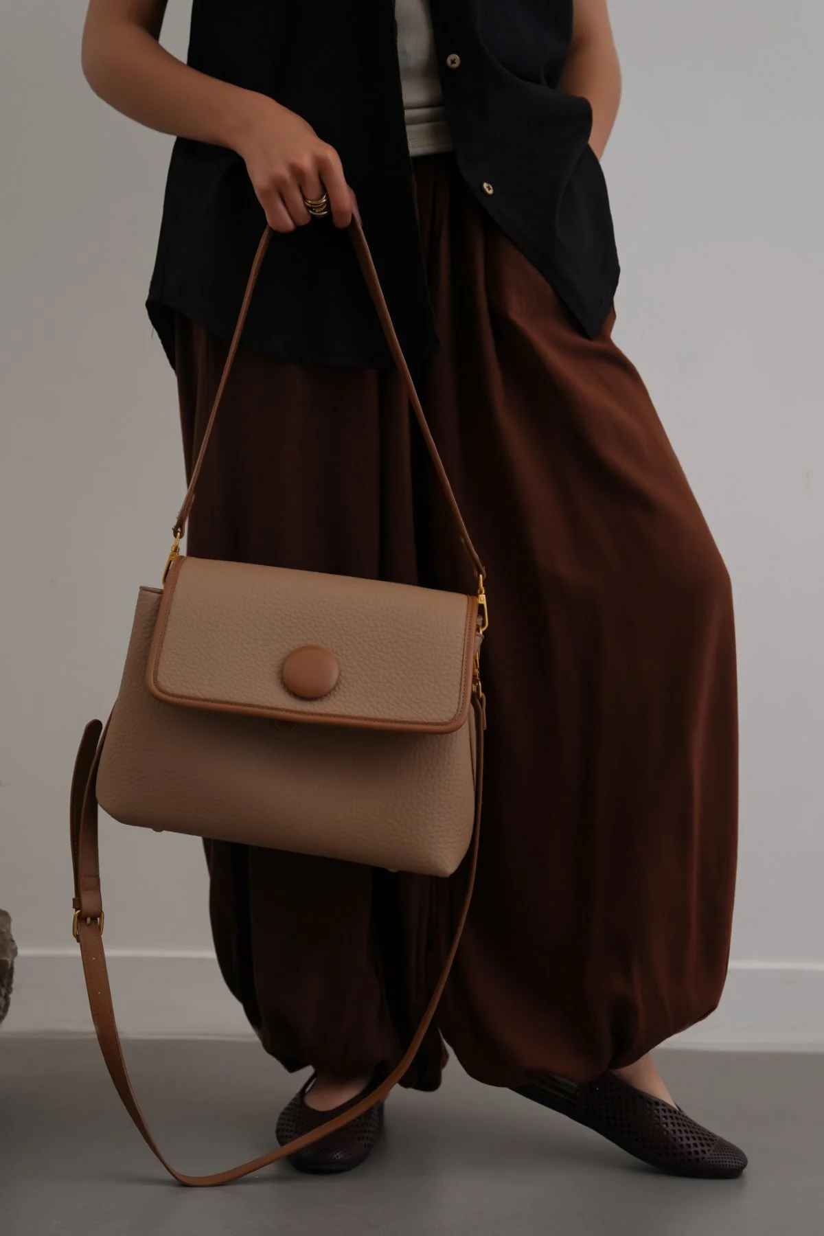 BUTTER SHOULDER BAG - Image 6