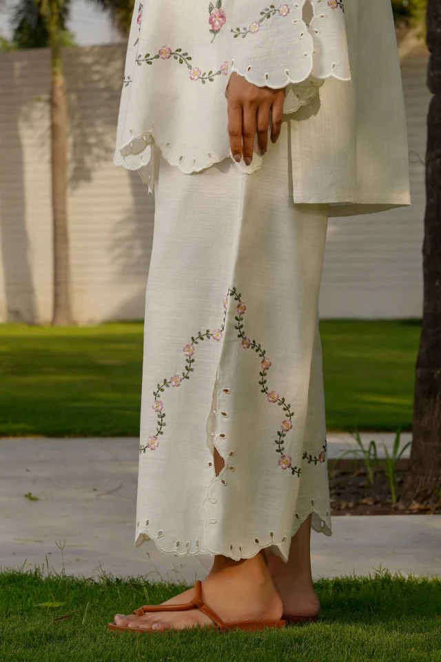PEONY EMBROIDERED CULOTTES - Image 3