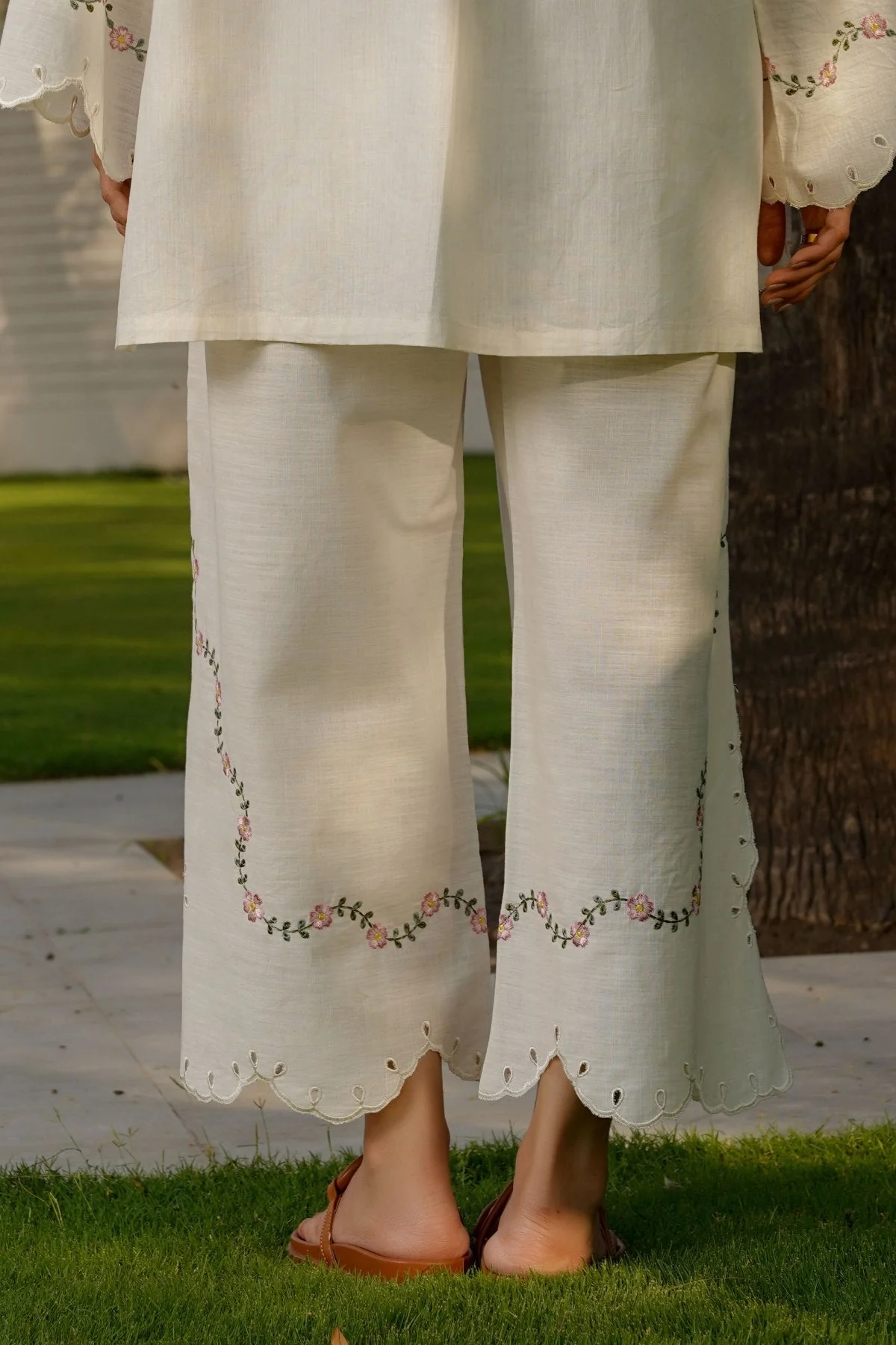 PEONY EMBROIDERED CULOTTES - Image 4