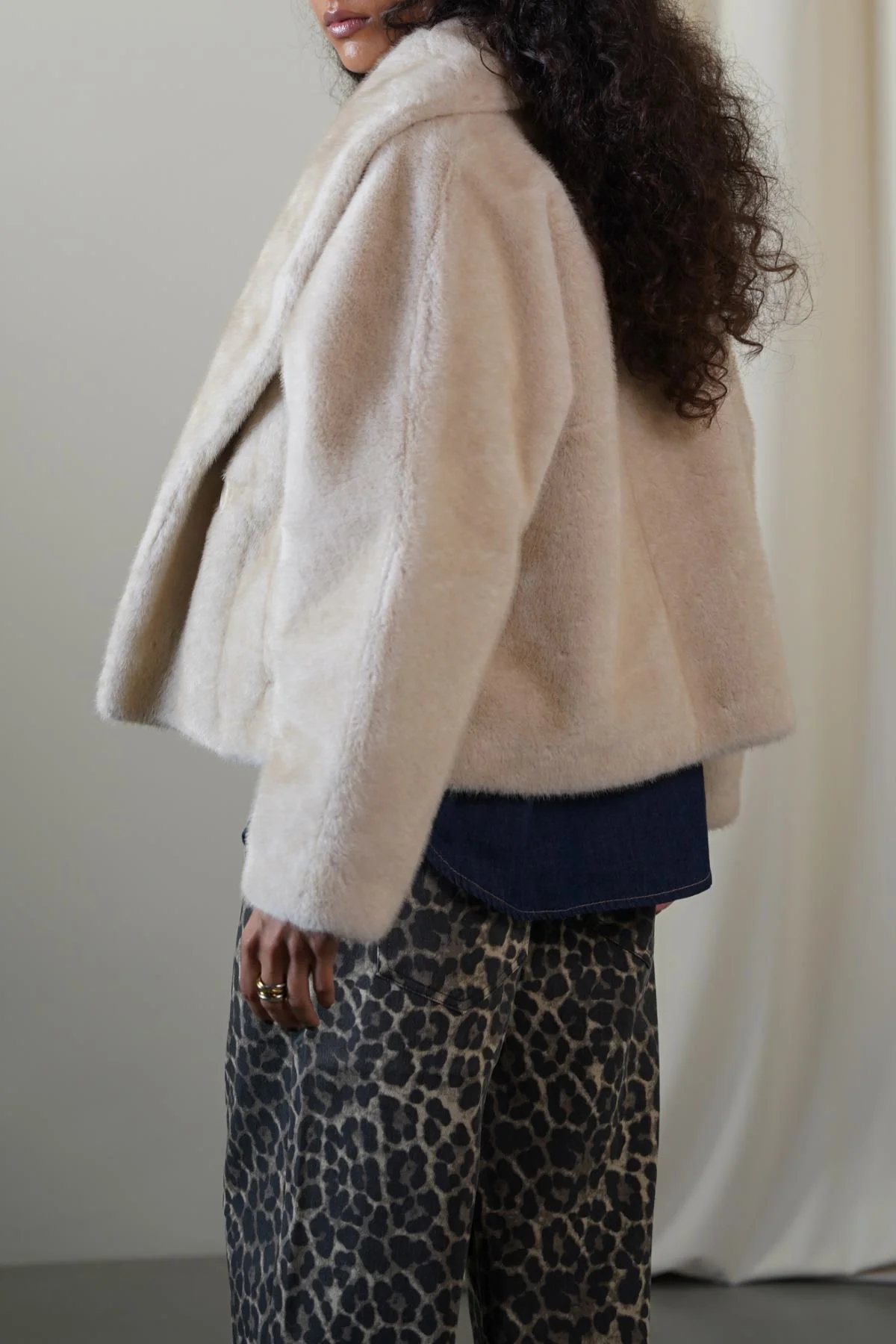 SHORT WRAP FUR JACKET - Image 7