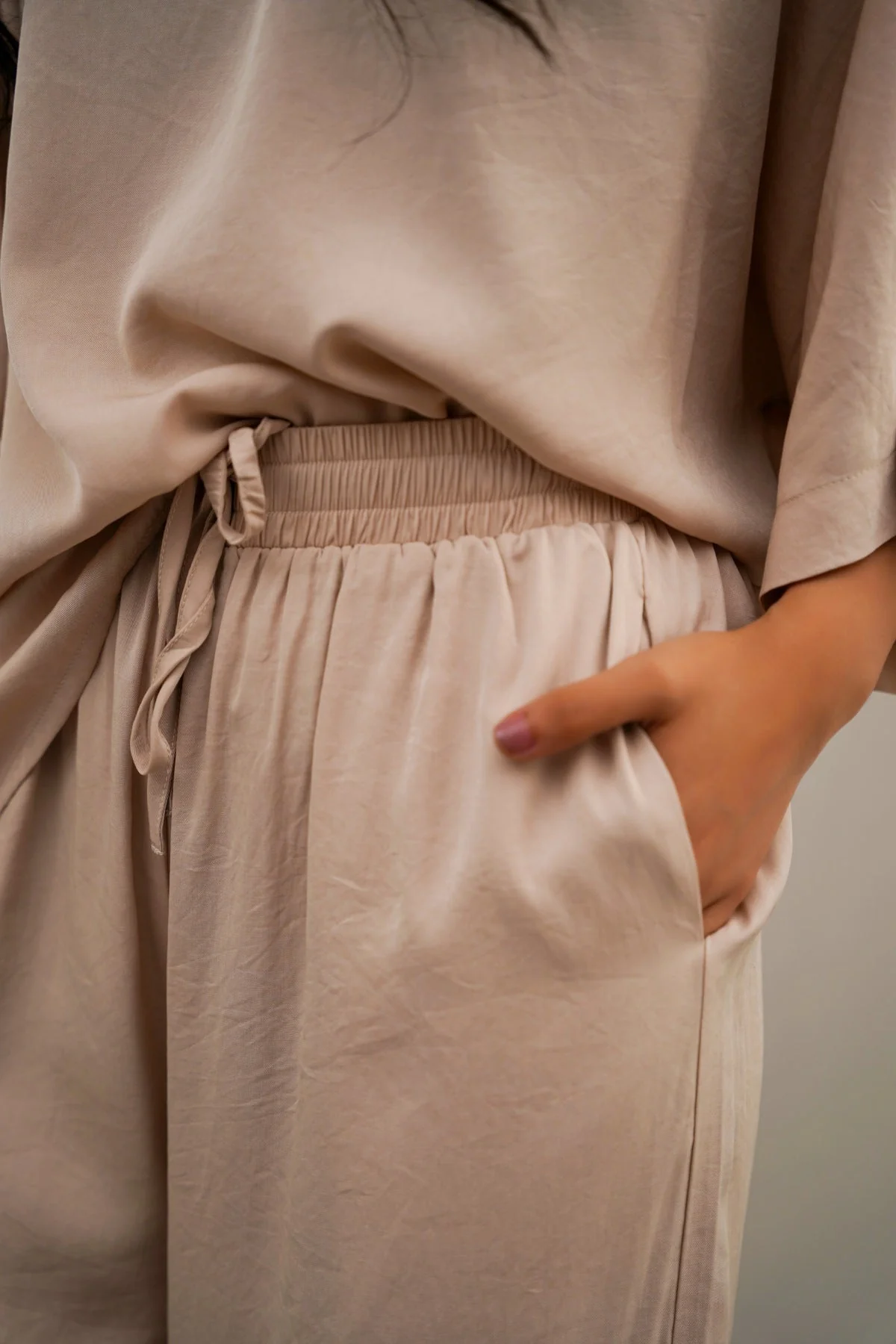 SLEEK SILK TROUSERS - Image 2