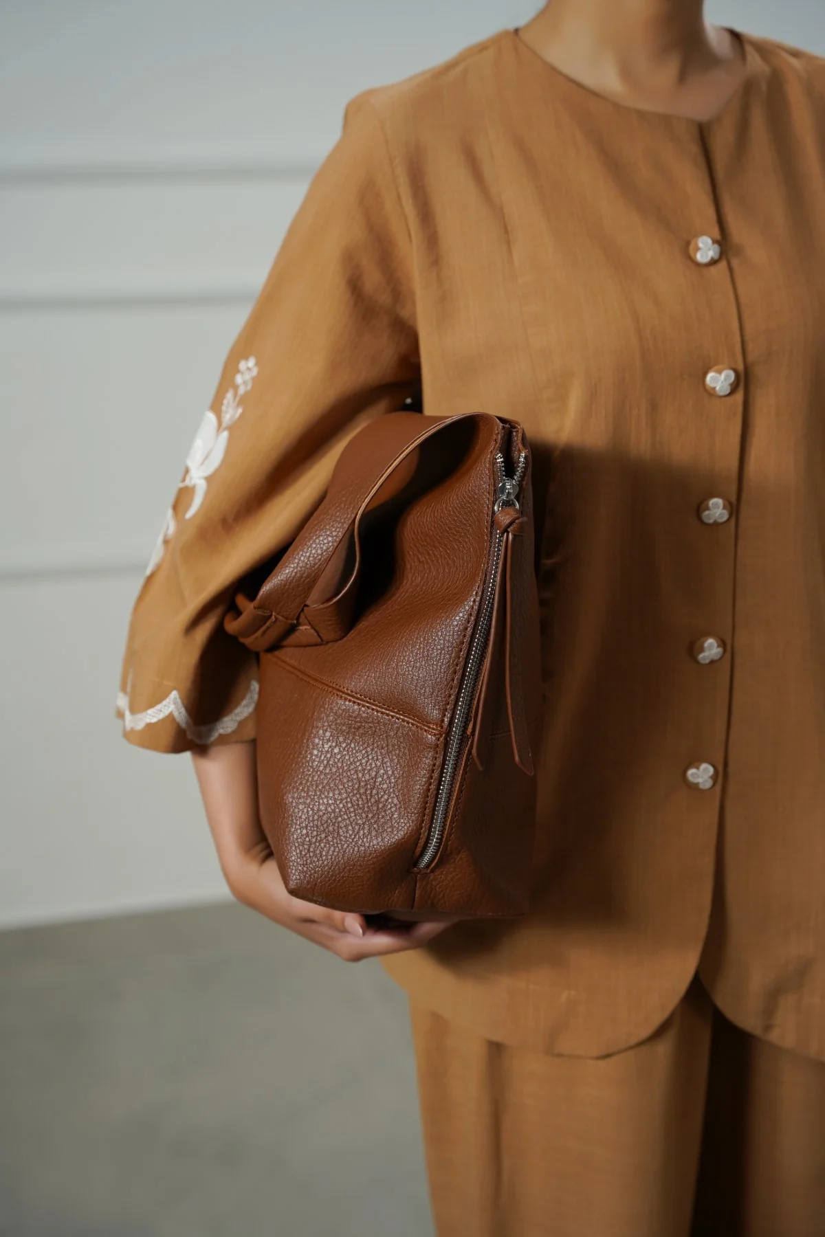 SOFT TRAVELER TOTE - Image 5