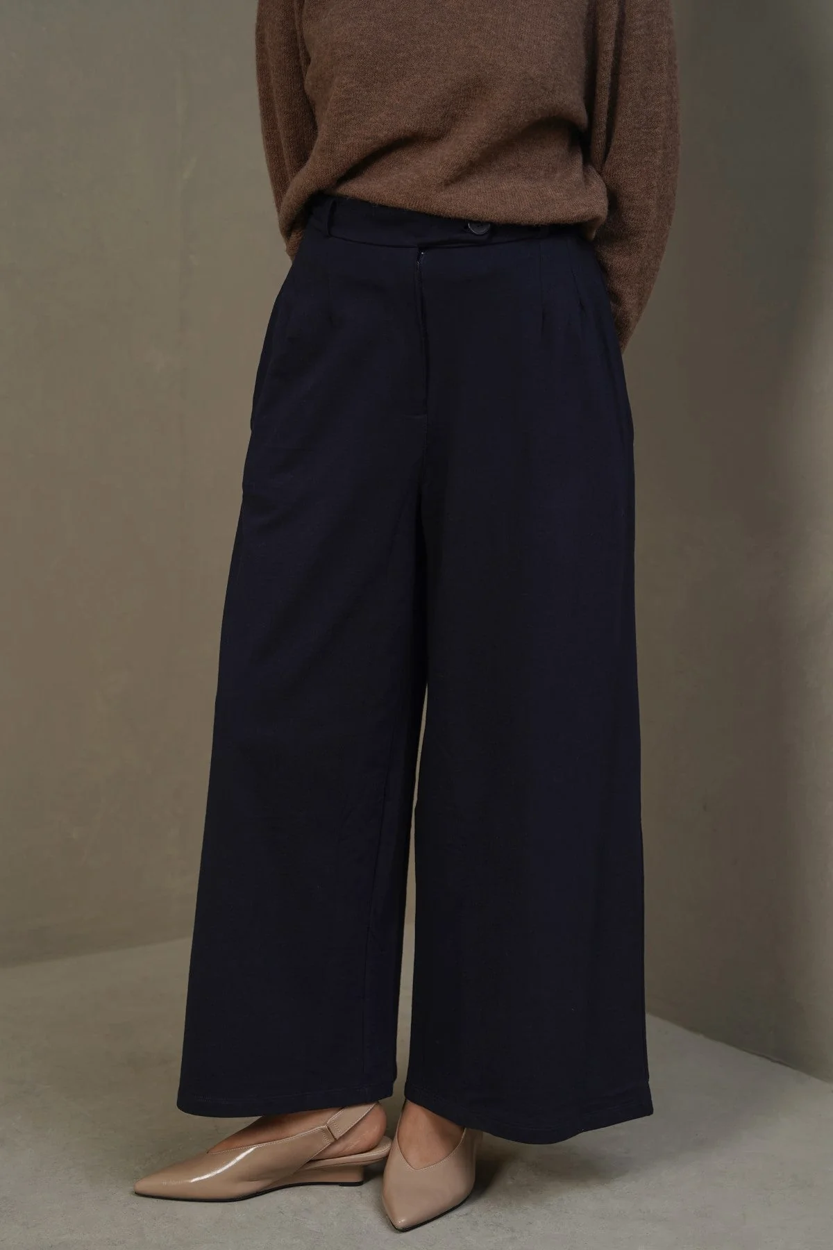 STRAIGHT LEG PANTS