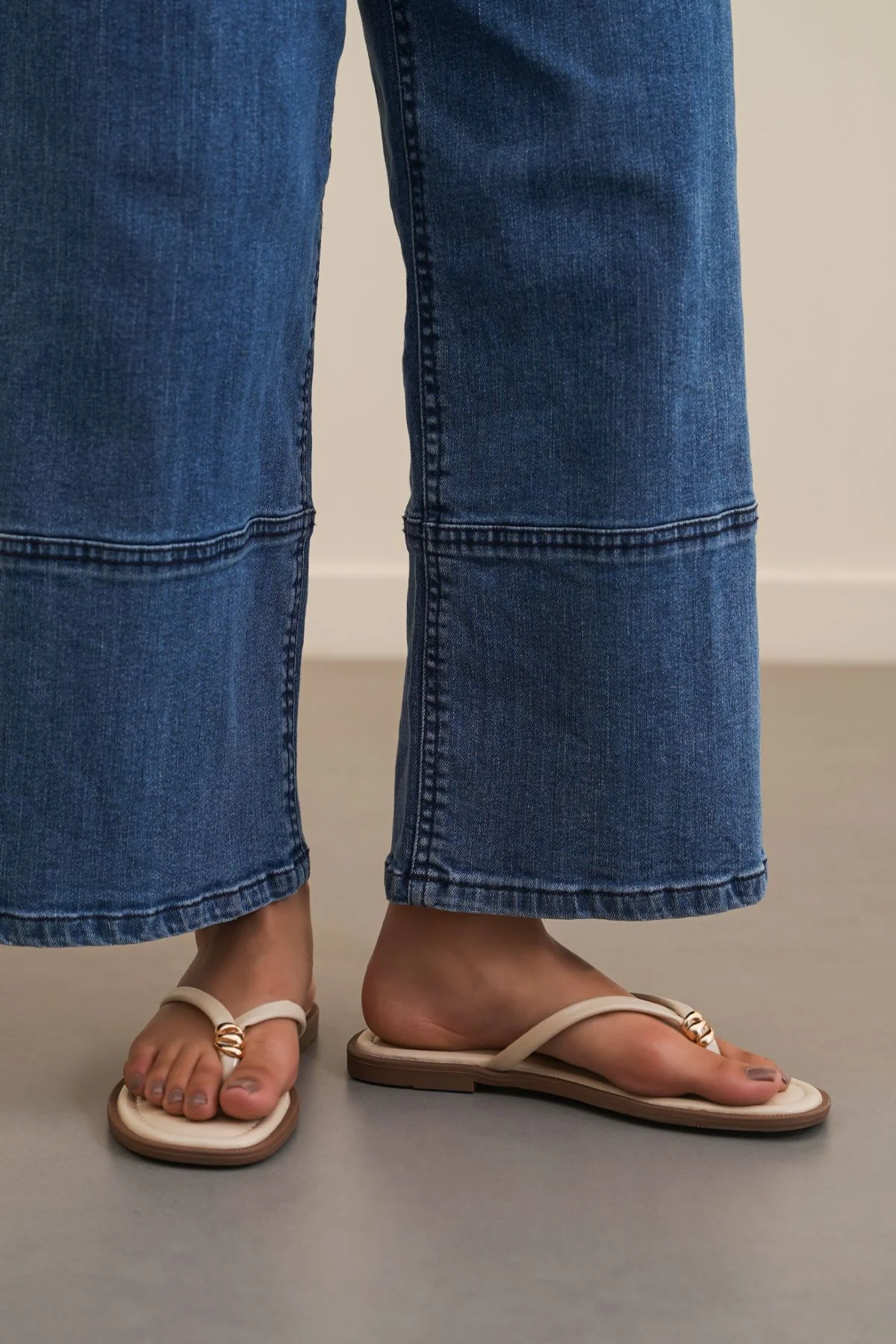 STUD STUFF FLIP FLOPS - Image 3
