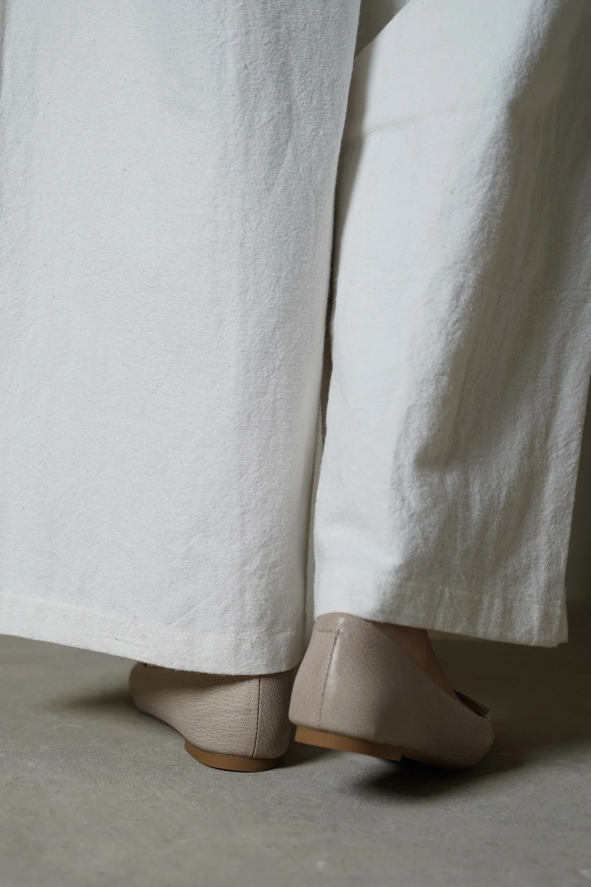 TEXTURED LEATHER PUMPS - Image 4