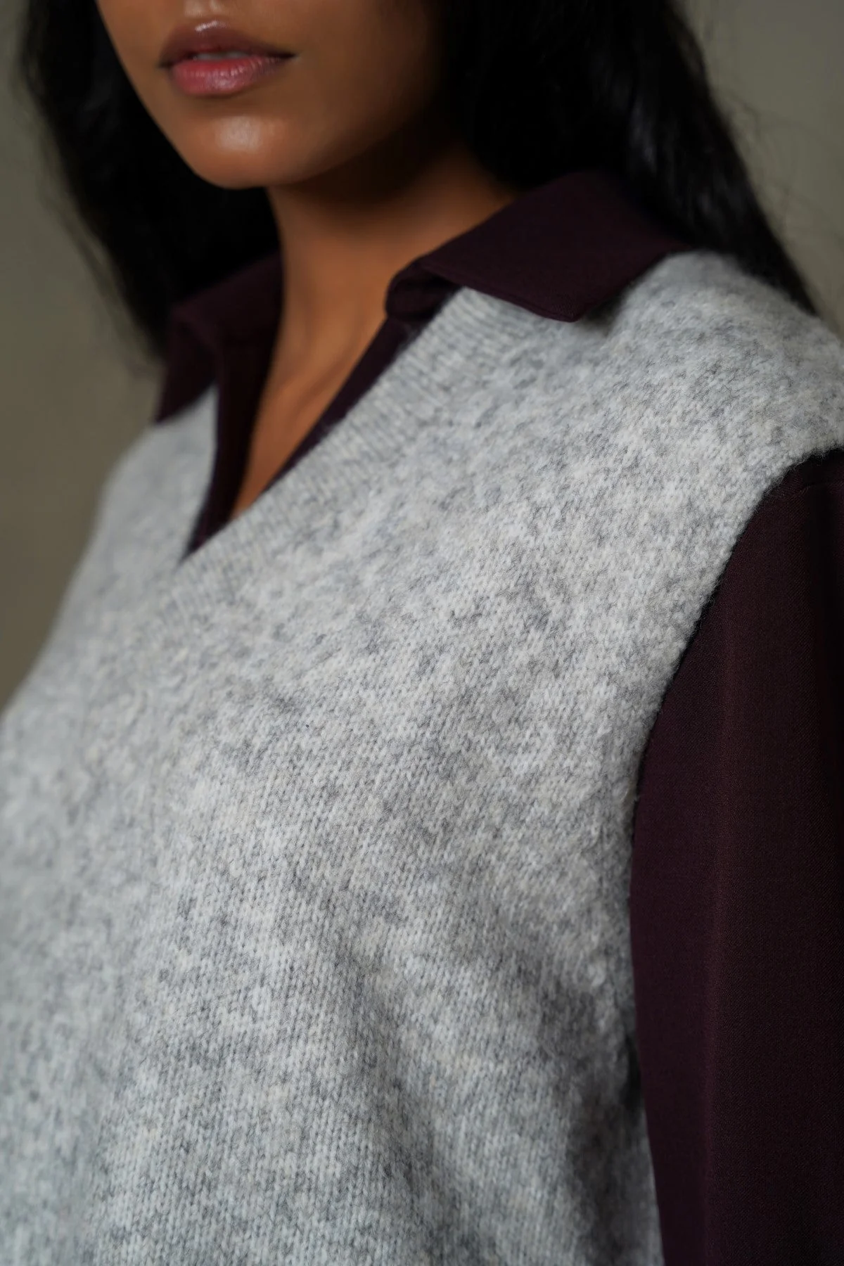 V-NECK SWEATER VEST - Image 4