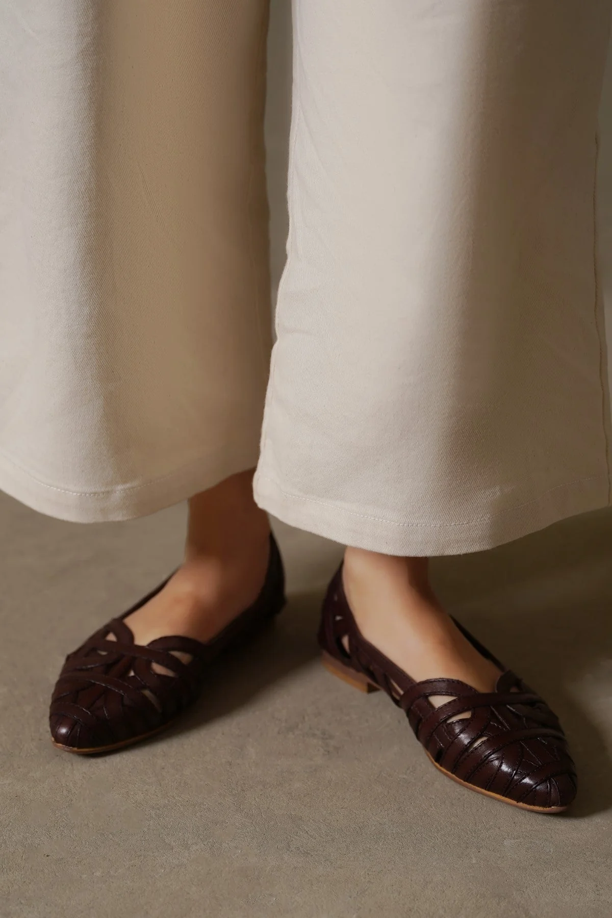 LEATHER WOVEN PUMPS - Image 4