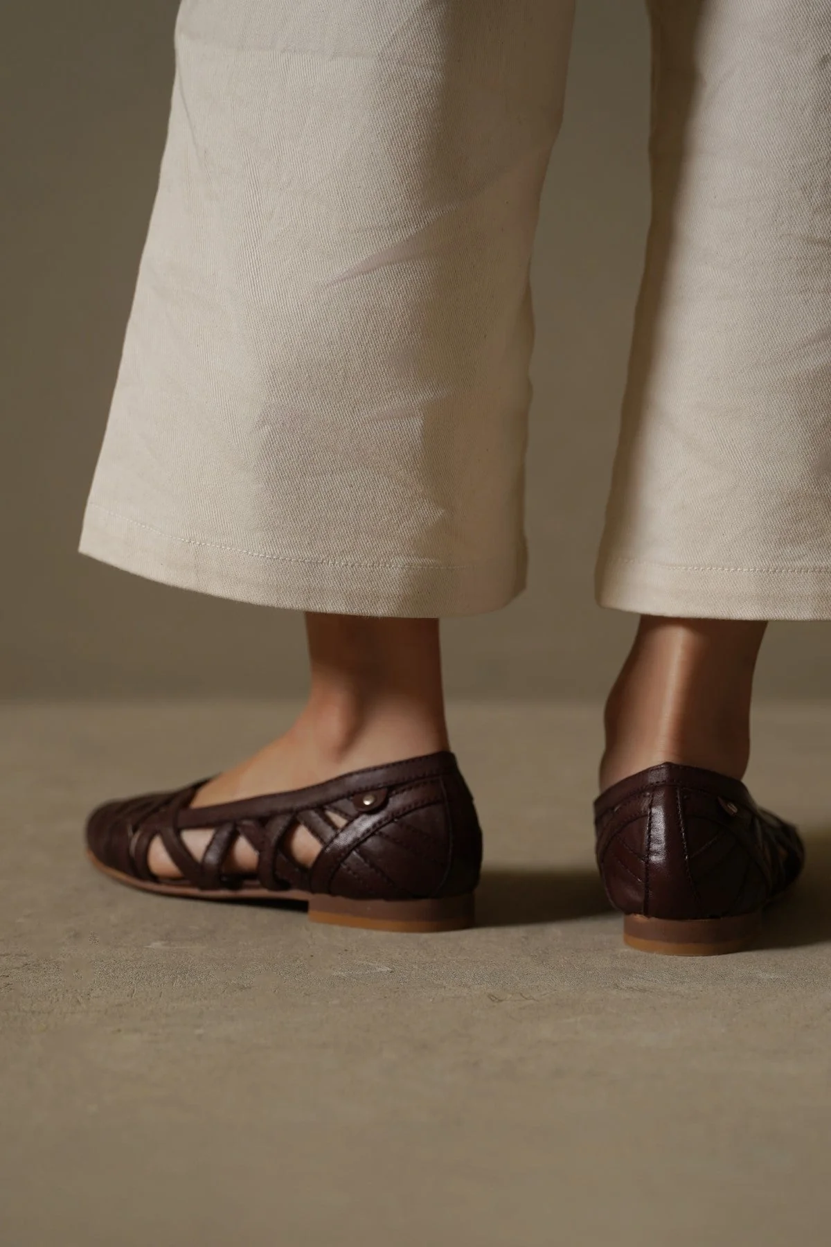 LEATHER WOVEN PUMPS - Image 5